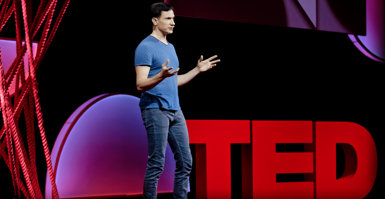 Usar charlas TED para aprender inglés, practicando con cualquier tema