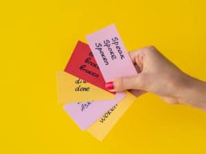verbos irregulares con flashcards